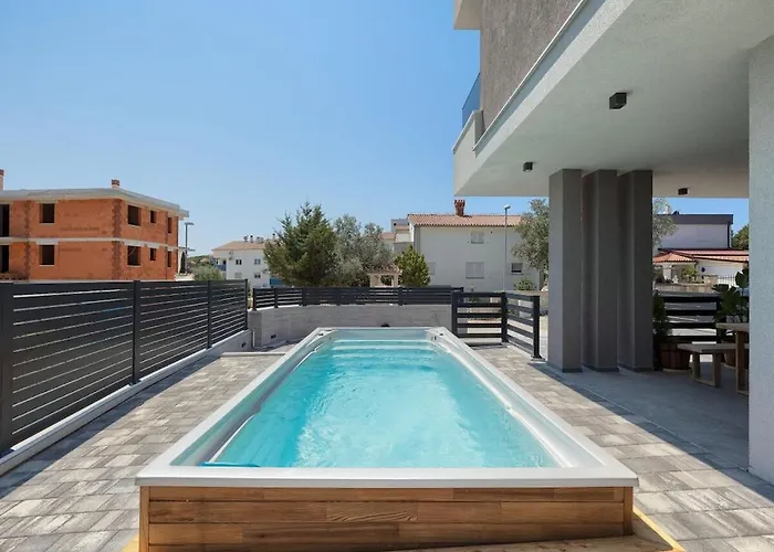 In With Swimming Pool *