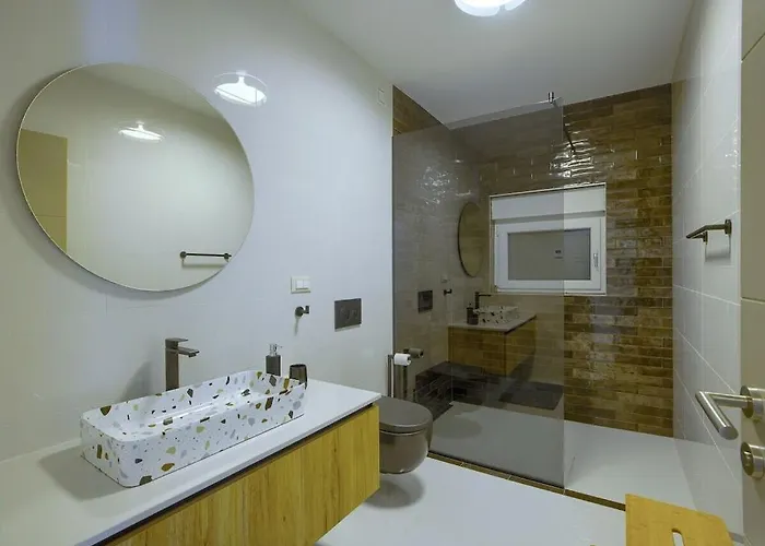 ヴィラ In With Swimming Pool *