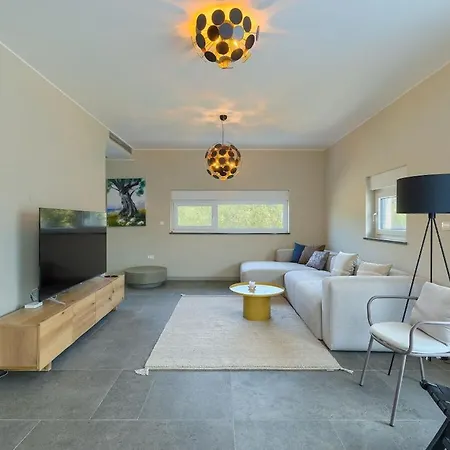 In With Swimming Pool