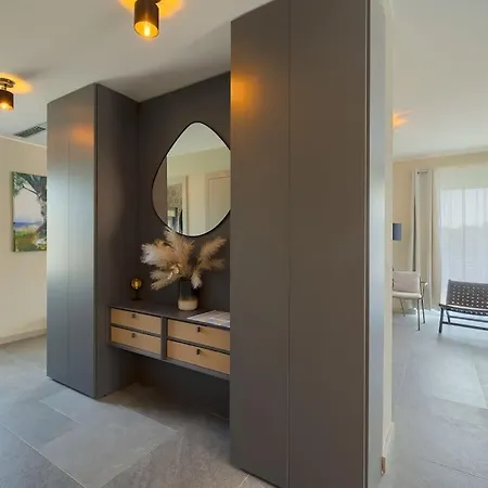 In With Swimming Pool Willa Pula