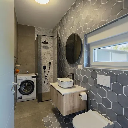 In With Swimming Pool * Pula