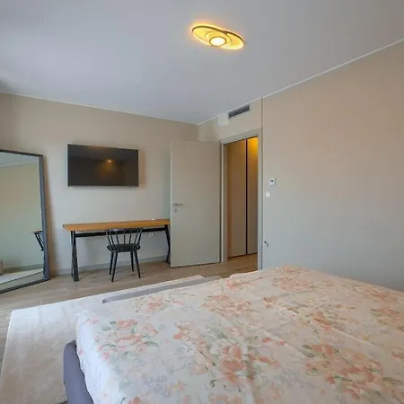 In With Swimming Pool