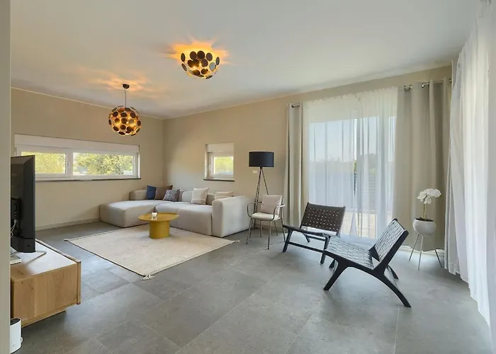 In With Swimming Pool