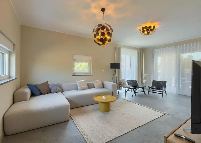 In With Swimming Pool Пула