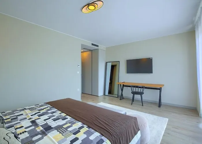 In With Swimming Pool