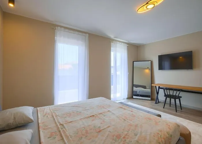 In With Swimming Pool Вілла