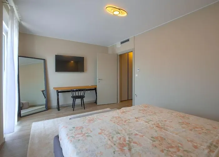 In With Swimming Pool