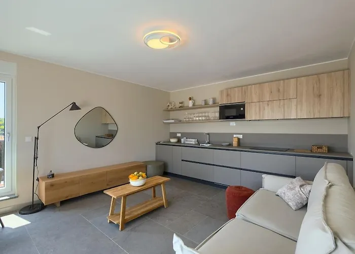 In With Swimming Pool * Пула