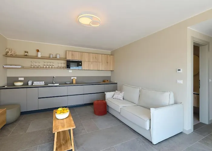 In With Swimming Pool Вілла Пула