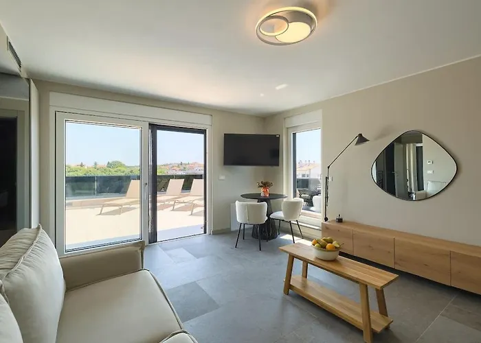 In With Swimming Pool