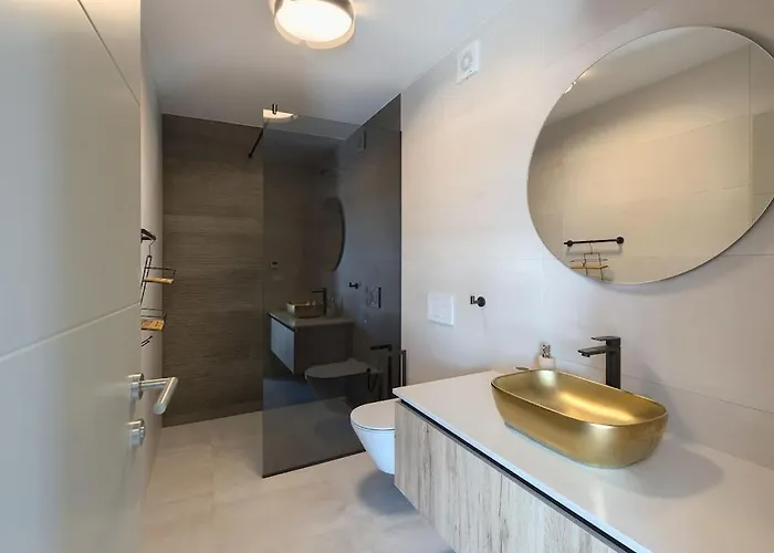 Вілла In With Swimming Pool Пула