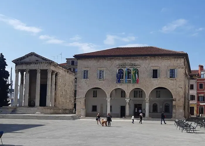 In With Swimming Pool Пула