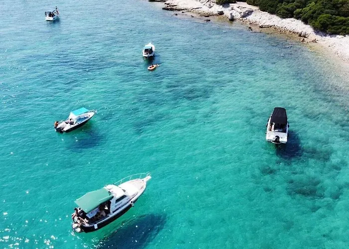 In With Swimming Pool Вілла