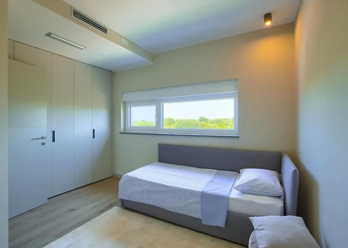 Villa In With Swimming Pool *